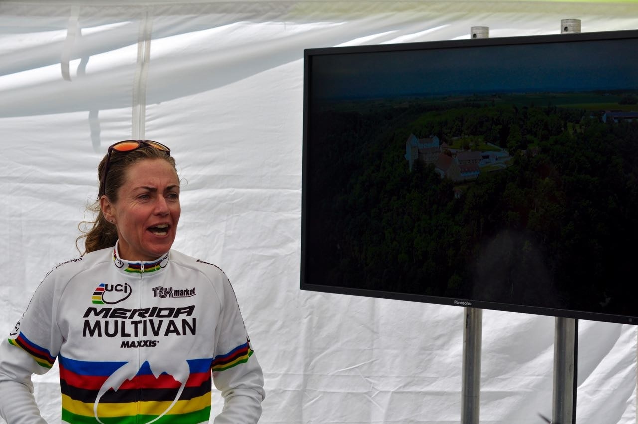 IVRIG. Det er ikke lett å få Gunn-Rita til å stå stille for et bilde. Hun er gira på å komme i gang med årets verdenscup. Foto: Øyvind Aas IVRIG. Det er ikke lett å få Gunn-Rita til å stå stille for et bilde. Hun er gira på å komme i gang med årets verdenscup. Foto: Øyvind Aas