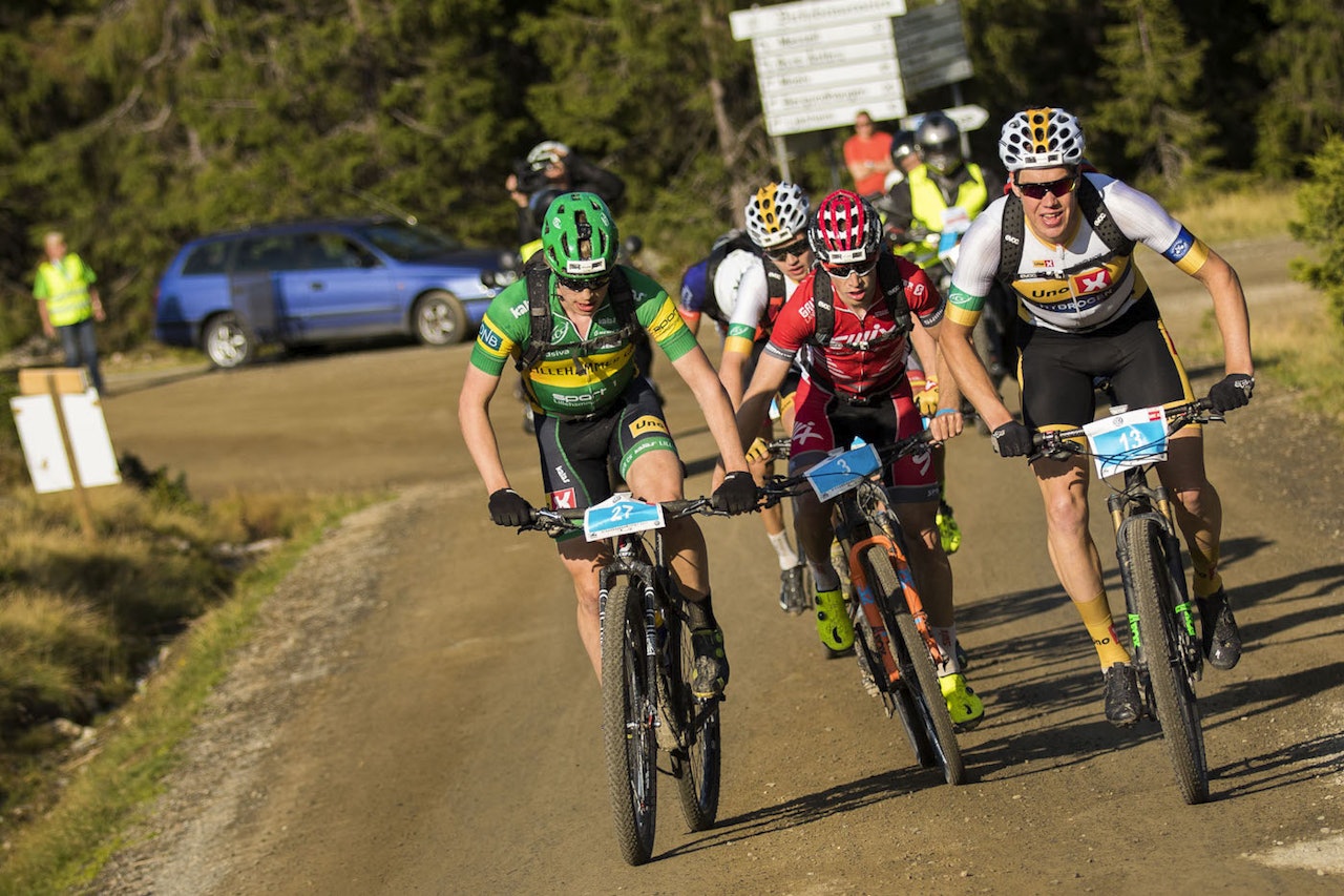 Sigurd Mellemsæter, Ole Hem og Erik Nordsæter Resell under Birkebeinerrittet 2017. Alle er habile kross-syklister, men elitepuljen i Birken sykler fortsatt med flatt styre. Foto: Snorre Veggan 1400x933