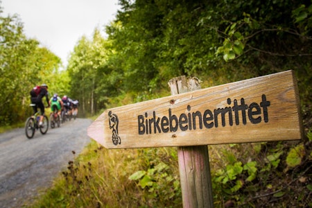 DENNE VEI: Bli med Terrengsykkel på en fototur blant syklister, publikum, funksjonærer og tilskuere på Lillehammer (foto: Snorre Veggan) birken birkebeinerrittet