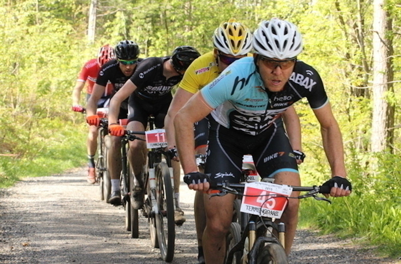 Greg Saw leder tetgruppa i Montebellorittet 2015. Han endte til slutt på andreplass, og er tilbake etter mer i år. Foto: Montebellorittet Greg Saw leder tetgruppa i Montebellorittet 2015. Han endte til slutt på andreplass, og er tilbake etter mer i år. Foto: Montebellorittet
