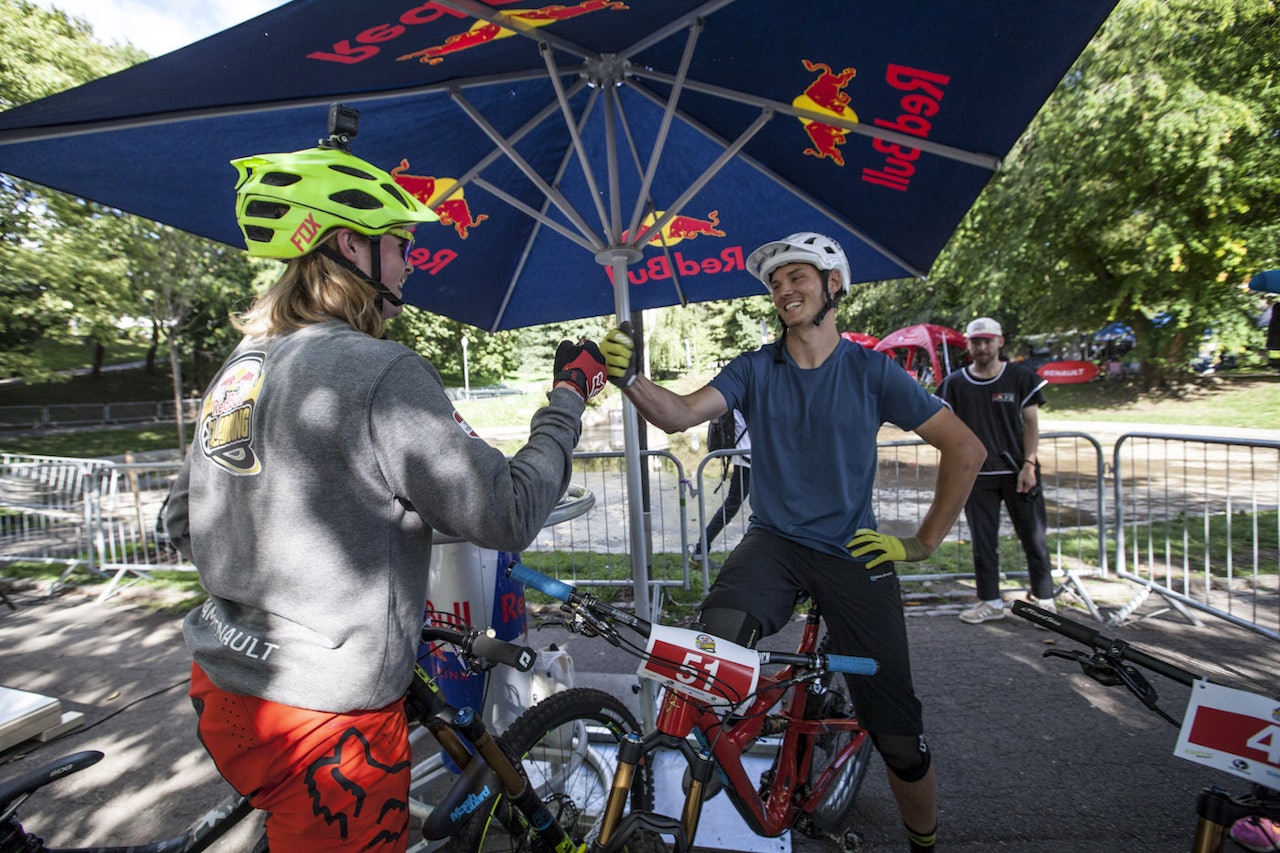 Brage Vestavik (til venstre) slo enduroproffen Zakarias Blom Johansen i semifinalen, men skulle gjerne vært 1.5 sekund raskere i finalen. Foto: Tomasz Majewski/ Red Bull Content Pool Brage Vestavik (til venstre) slo enduroproffen Zakarias Blom Johansen i semifinalen, men skulle gjerne vært 1.5 sekund raskere i finalen. Foto: Tomasz Majewski/ Red Bull Content Pool
