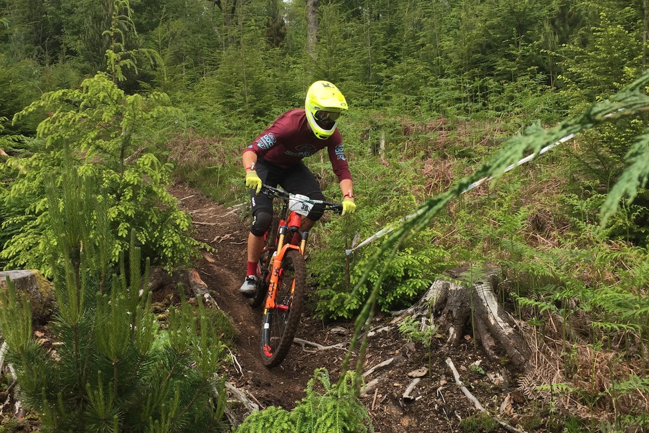 Zakarias Blom Johansen benyttet sjansen til å få med seg et ritt i Californias enduro serie mens han var på treningsleir der med Ibis Cycles Enduro Race Team. Foto: Bjørn Johansen Zakarias Blom Johansen benyttet sjansen til å få med seg et ritt i Californias enduro serie mens han var på treningsleir der med Ibis Cycles Enduro Race Team. Foto: Bjørn Johansen