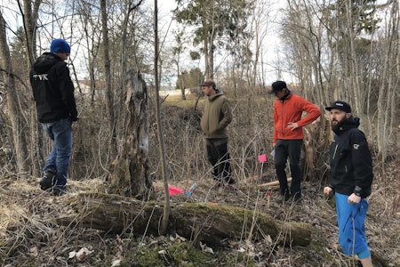 I forrige uke hadde TVK og NOTS befaring med stibyggerne i Rekkje Stiuvikling i skogteigen der løypa skal bygges. Foto: Ola Resell I forrige uke hadde TVK og NOTS befaring med stibyggerne i Rekkje Stiuvikling i skogteigen der løypa skal bygges. Foto: Ola Resell