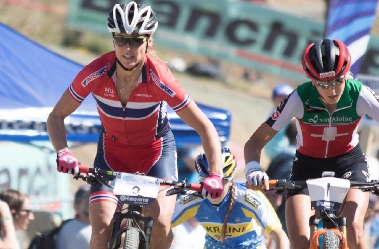 LANGT FRA TOPPFORM: Gunn-Rita Dahle Flesjå måtte seg seg grundig slått av Jolanda Neff i helgens rundbane-EM. Foto: Bengt Ove Sannes LANGT FRA TOPPFORM: Gunn-Rita Dahle Flesjå måtte seg seg grundig slått av Jolanda Neff i helgens rundbane-EM. Foto: Bengt Ove Sannes