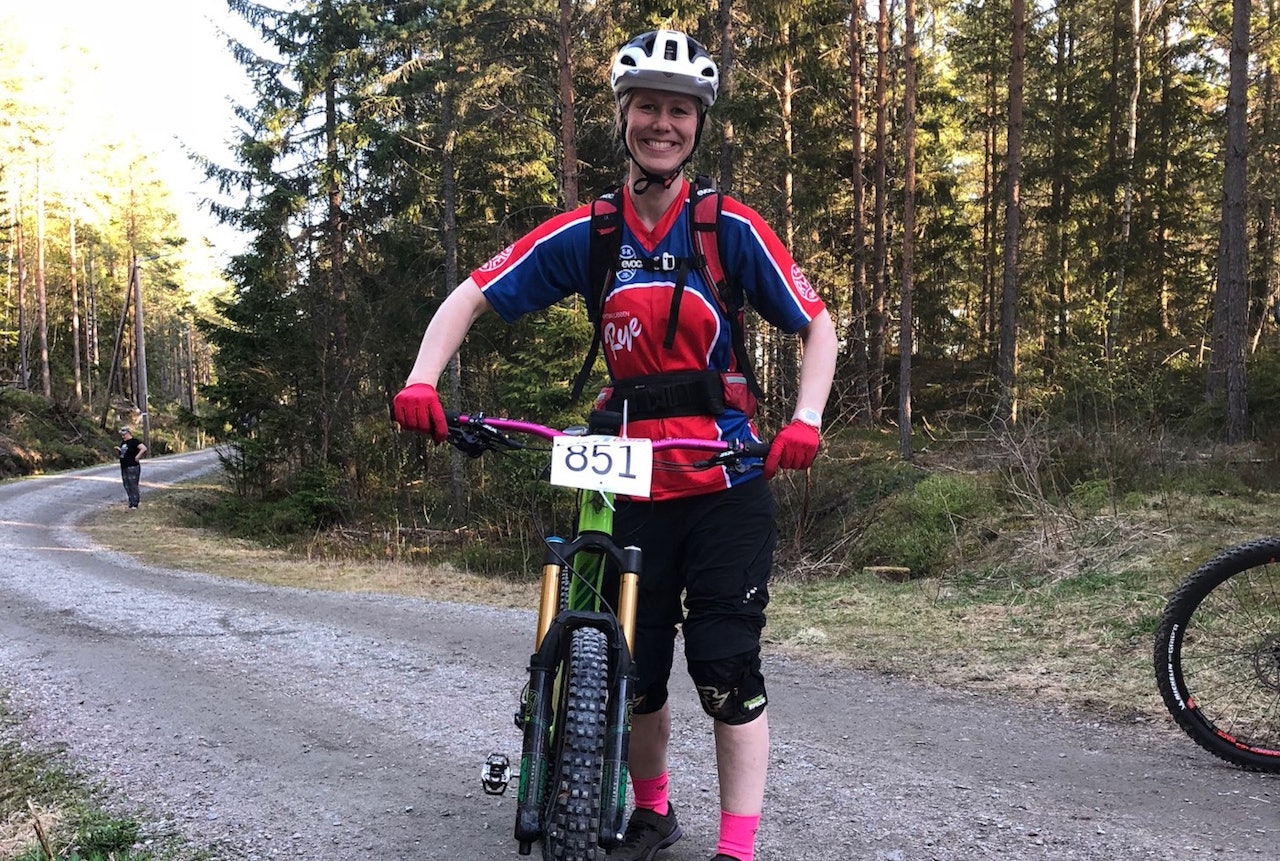 Anette Røssum Bastnes i Team Terrengsykkel har fått sansen for rundbane selv om debuten var en ilddåp. Foto: Kristin Bye Weyer-Larsen