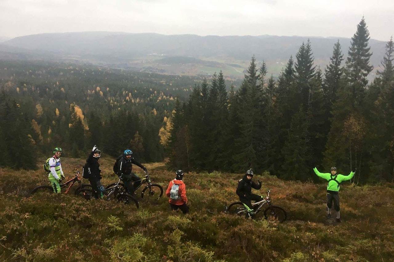 Hakadal Enduro kjøres i variert skogsterreng og arrangmentsgruppa har lagt ned mye tid på å finne de beste stiene i området. Foto: Jostein Semb Hakadal Enduro kjøres i variert skogsterreng og arrangmentsgruppa har lagt ned mye tid på å finne de beste stiene i området. Foto: Jostein Semb