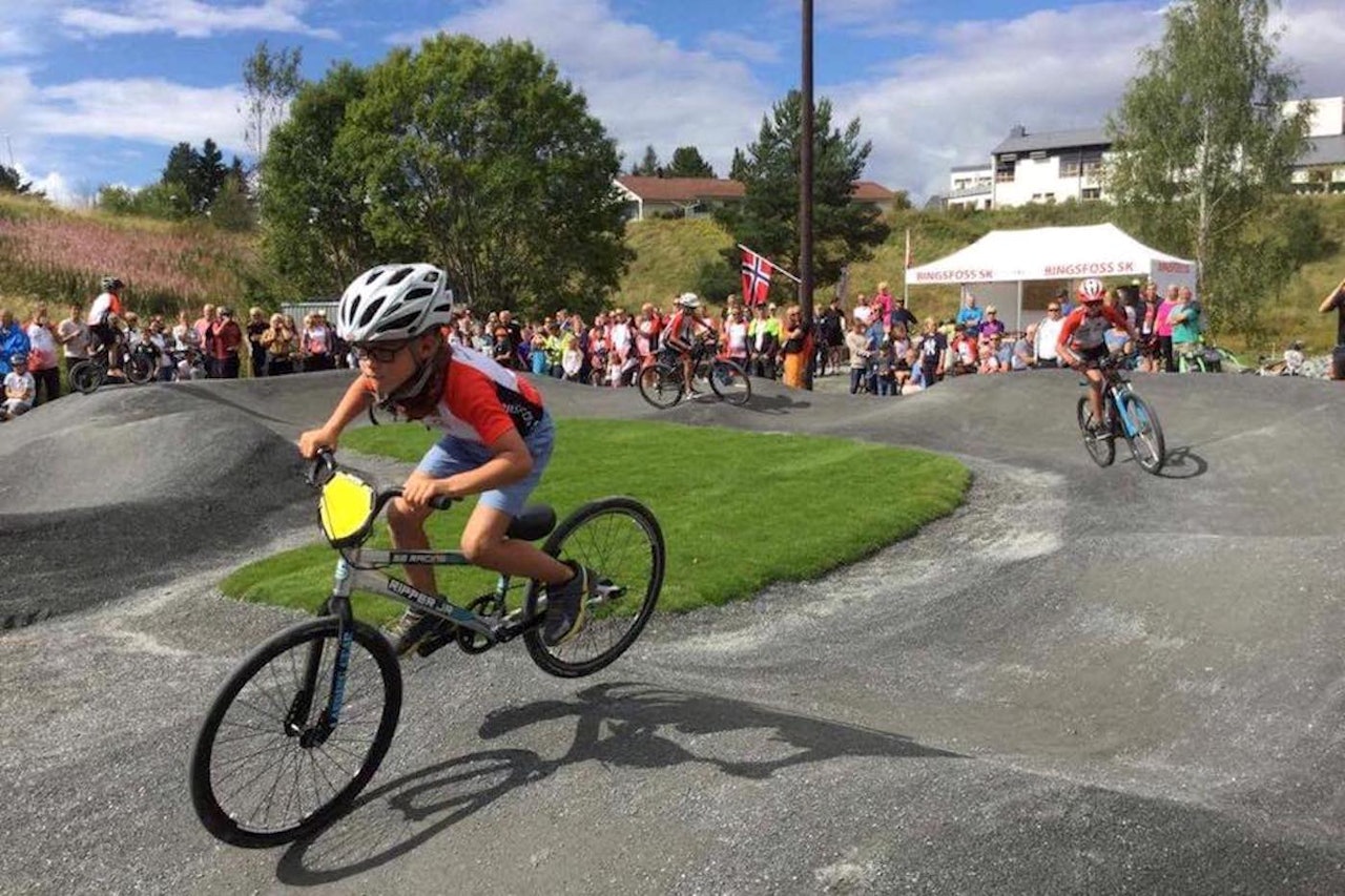 Full fart under åpningen av Texasdalen sykkelpark sist helg. Foto: Bingsfoss SK Full fart under åpningen av Texasdalen sykkelpark sist helg. Foto: Bingsfoss SK