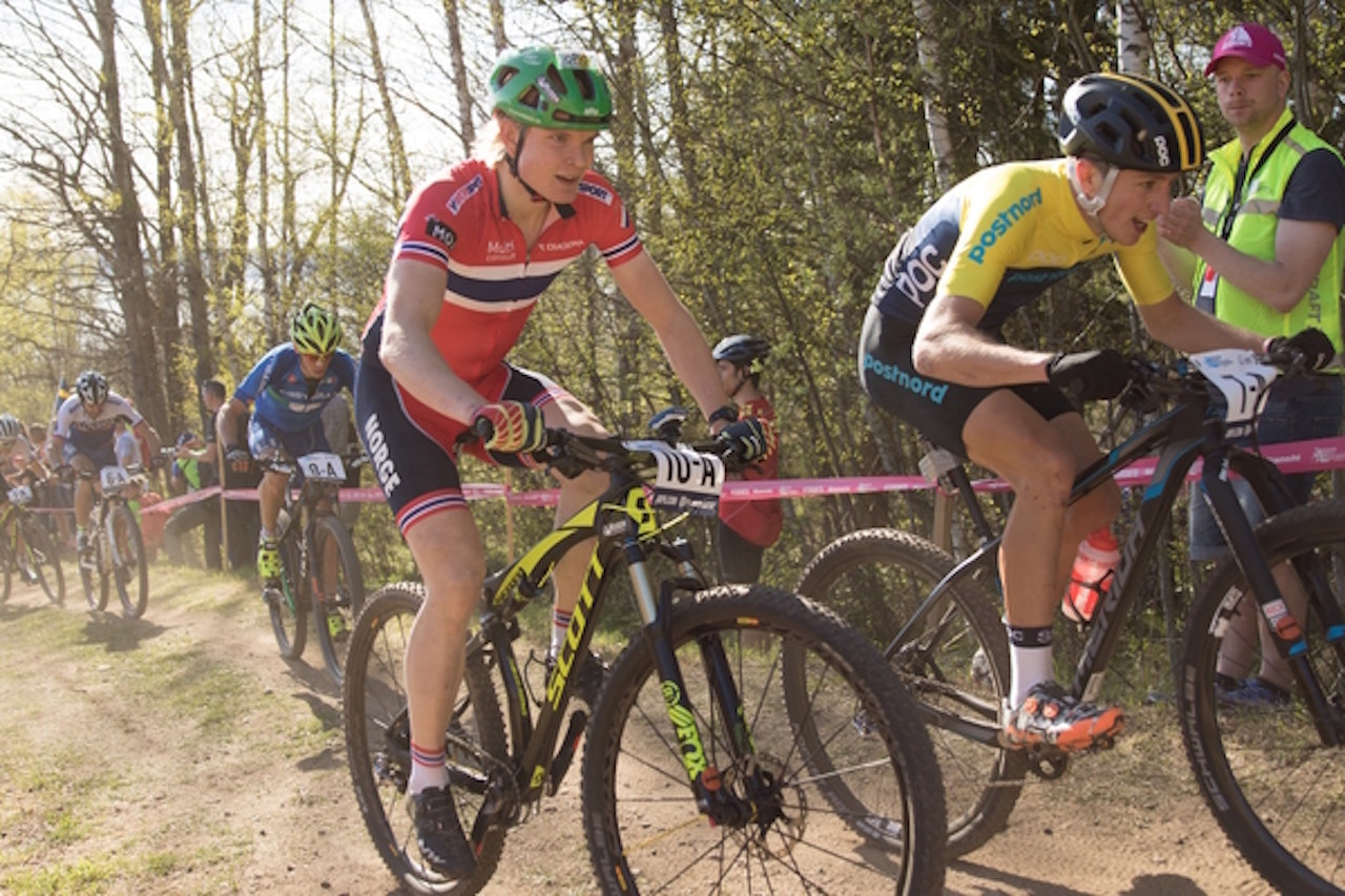 Petter Fagerhaug kjørte seg rett opp på andreplass til tross for at han startet i tredje rekke. Foto: Bengt Ove Sannes Petter Fagerhaug kjørte seg rett opp på andreplass til tross for at han startet i tredje rekke. Foto: Bengt Ove Sannes