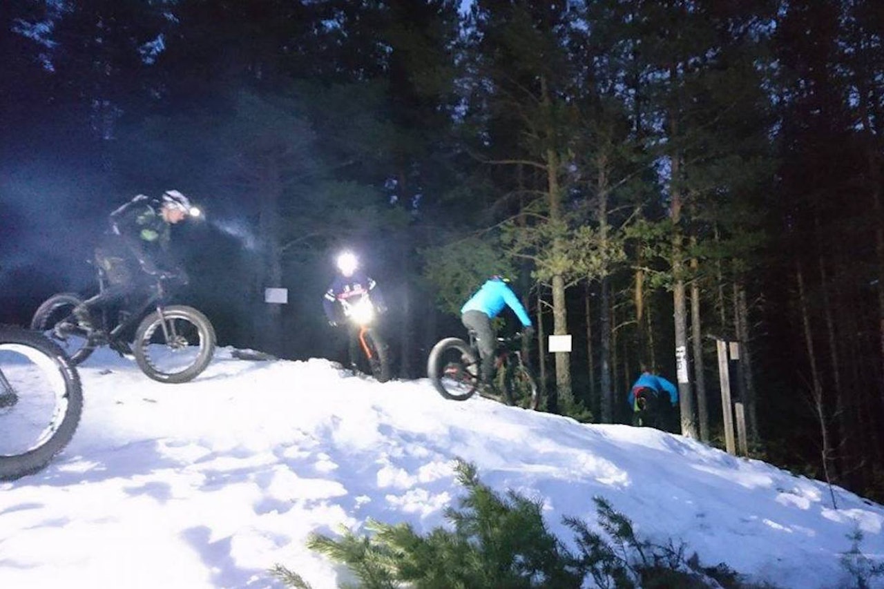 Global Fatbike Day ble feiret til mørket falt på og vel så det på Nesbyen. Foto: Ove Grøndal Global Fatbike Day ble feiret til mørket falt på og vel så det på Nesbyen. Foto: Ove Grøndal