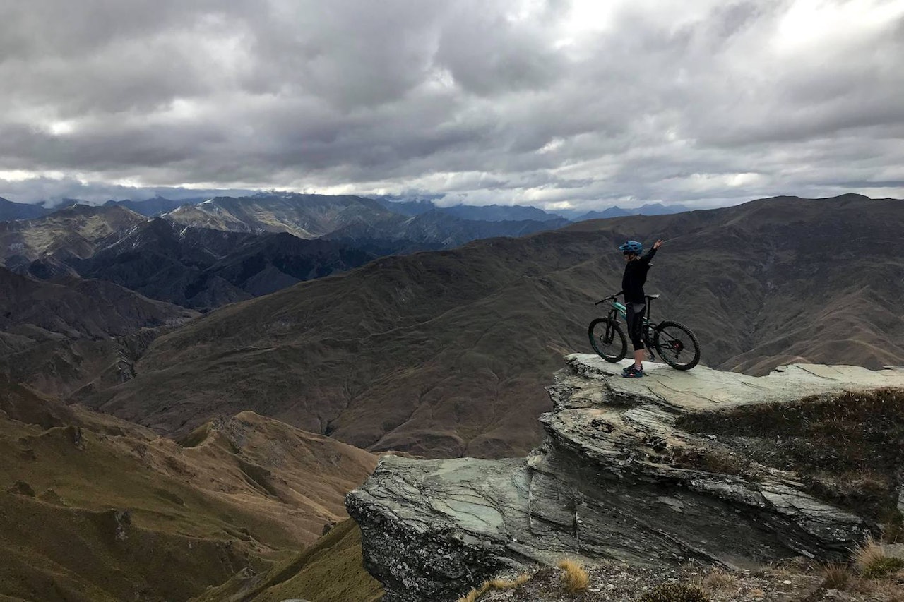 Hilde Sangesland Strædet skal sykle mer i år. Her fra Coronet Peak på New Zealand i mars. Foto: Mario Franco