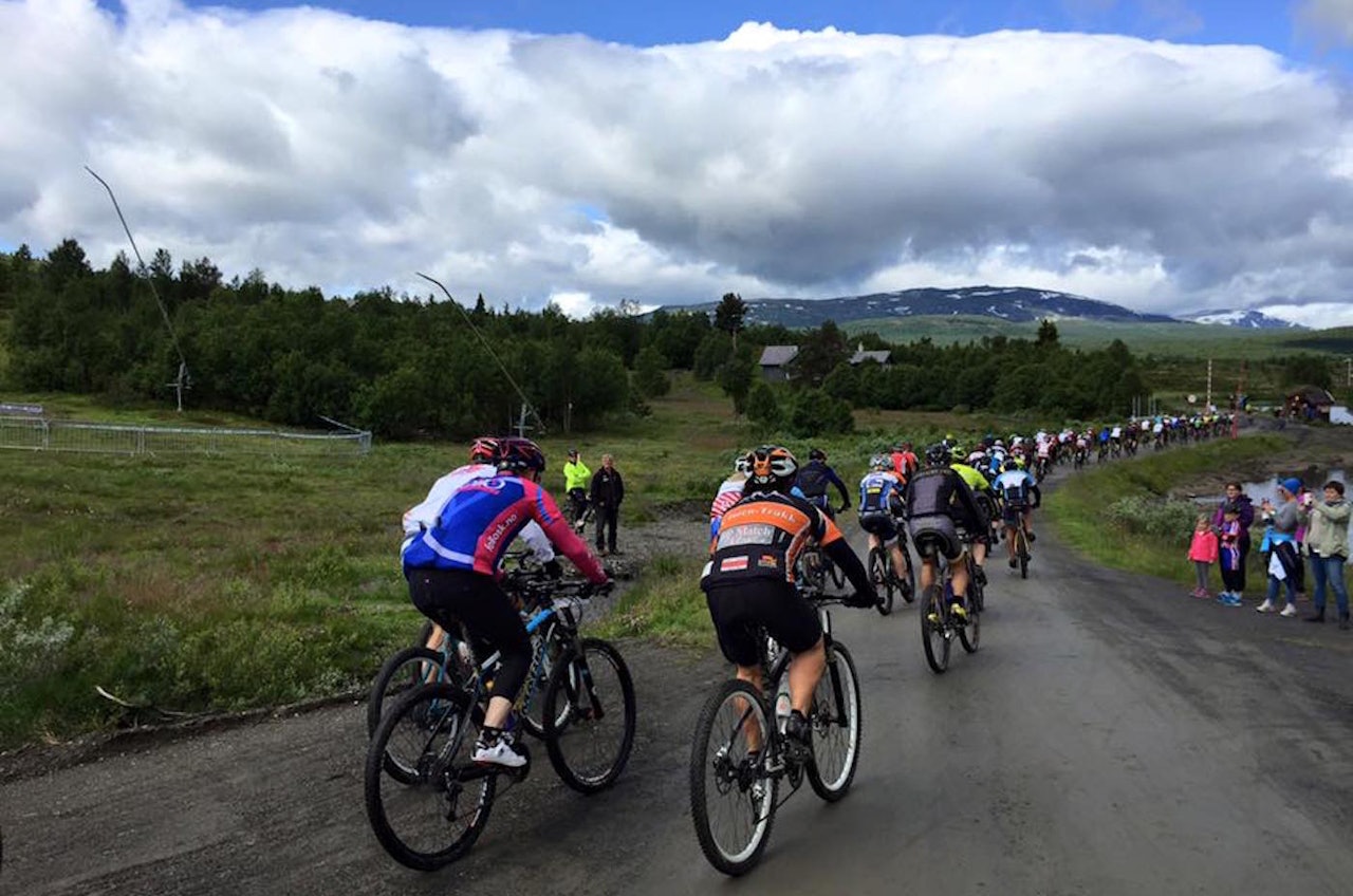 Værgudene tilgodeså Valdresrittet med oppholdsvær under rittet, men med nattens regnskyll var det klinete flere steder i løypa. Foto: Valdresrittet Værgudene tilgodeså Valdresrittet med oppholdsvær under rittet, men med nattens regnskyll var det klinete flere steder i løypa. Foto: Valdresrittet