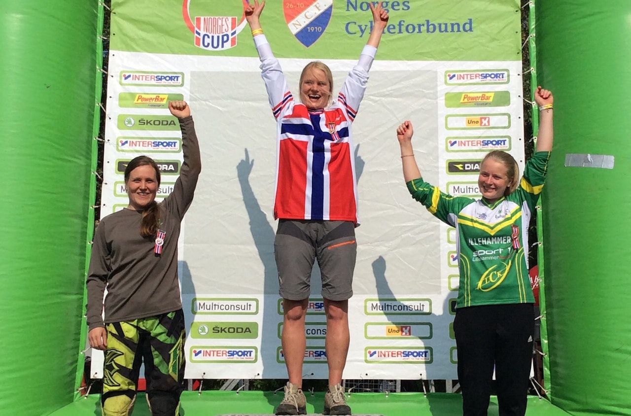 Hilde Sangesland Strædet vant NM-gull i utfor, mens Vera Leivsdottir ble nummer to, og Frida Helena Rønning ble nummer tre. Foto: NCF