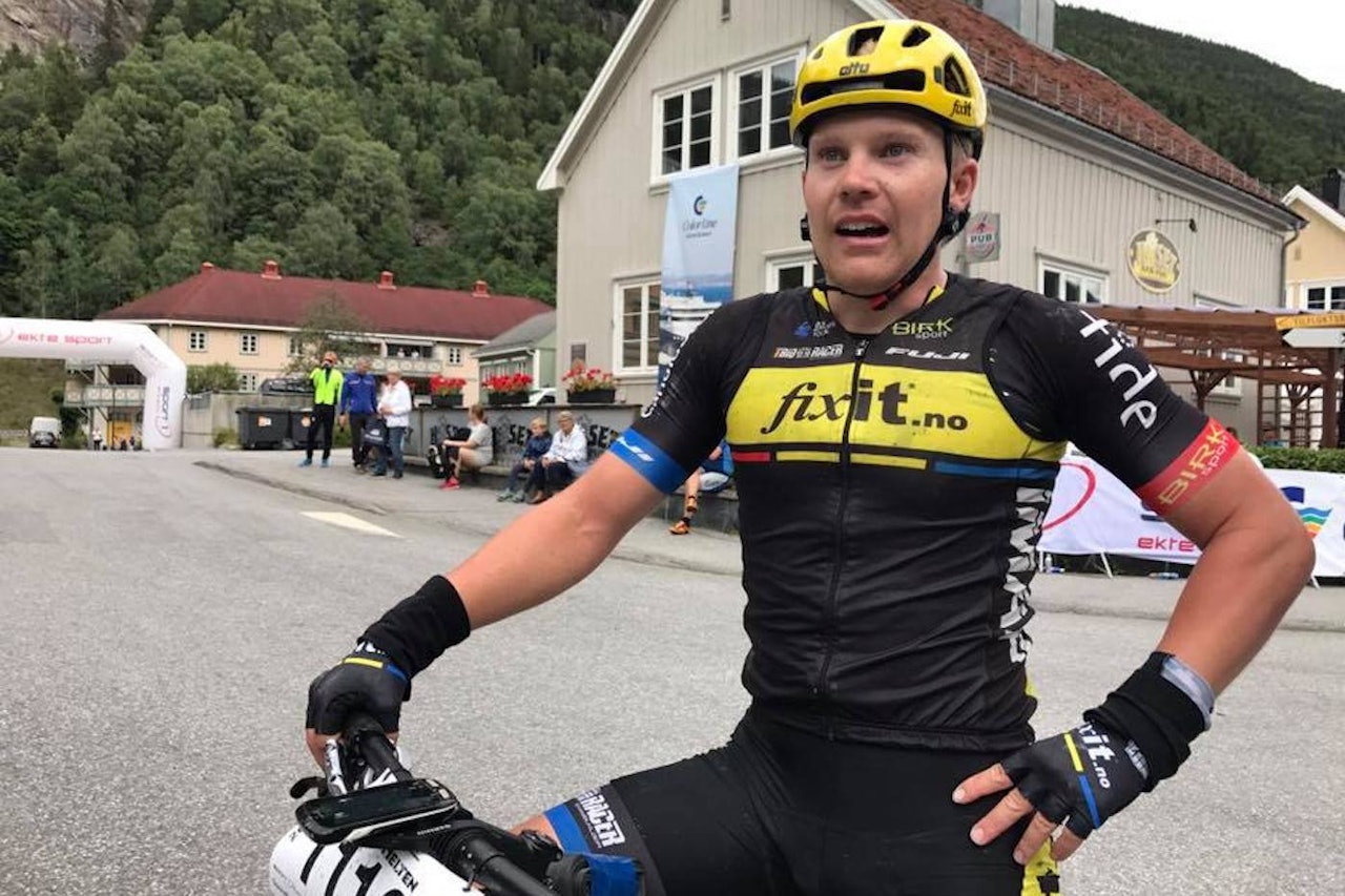 Landeveisproffen Ken-Levi Eikeland satte ny løyperekord i Helterittet etter ti mil alene i front. Foto: Arrangøren Landeveisproffen Ken-Levi Eikeland satte ny løyperekord i Helterittet etter ti mil alene i front. Foto: Arrangøren