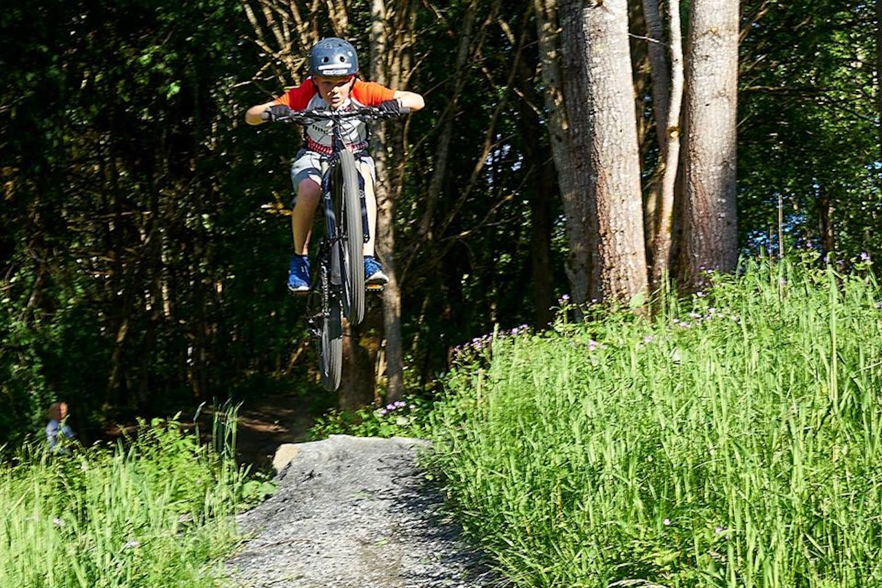 Terrengløypa i Texasdalen har fått vesentlig mer fart og flyt etter sommerens overhaling. Den blir innviet 20.august, sammen med pumptrack og resten av anlegget. Foto: Bjørn Holmen Terrengløypa i Texasdalen har fått vesentlig mer fart og flyt etter sommerens overhaling. Den blir innviet 20.august, sammen med pumptrack og resten av anlegget. Foto: Bjørn Holmen