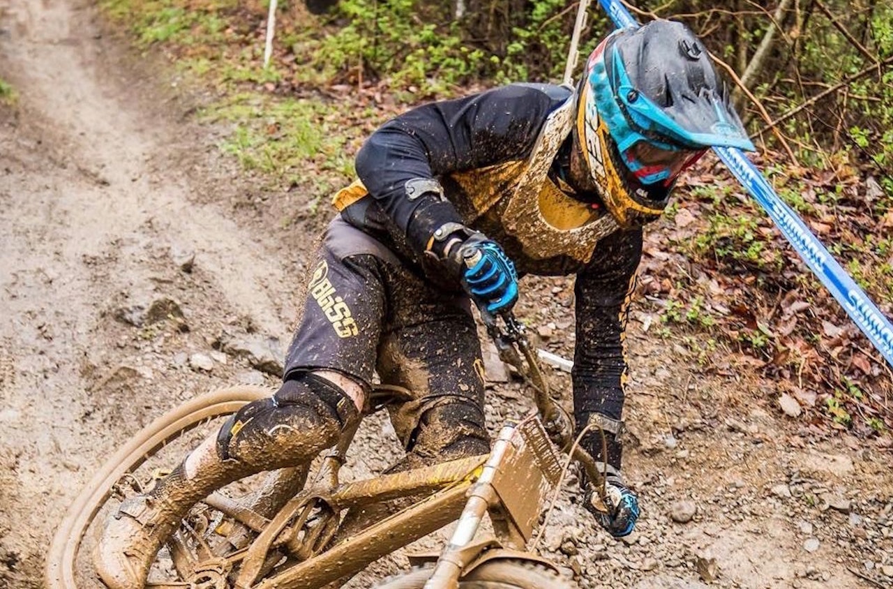 Isak Leivsson kjørte seg inn blant de 50 beste i finalen i verdenscuprunden i utfor i Cairns, Australia, på lørdag. Isak Leivsson kjørte seg inn blant de 50 beste i finalen i verdenscuprunden i utfor i Cairns, Australia, på lørdag.