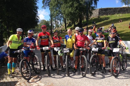 God stemning etter målgang på Grenserittet Etappe. Foto: Arrangøren God stemning etter målgang på Grenserittet Etappe. Foto: Arrangøren