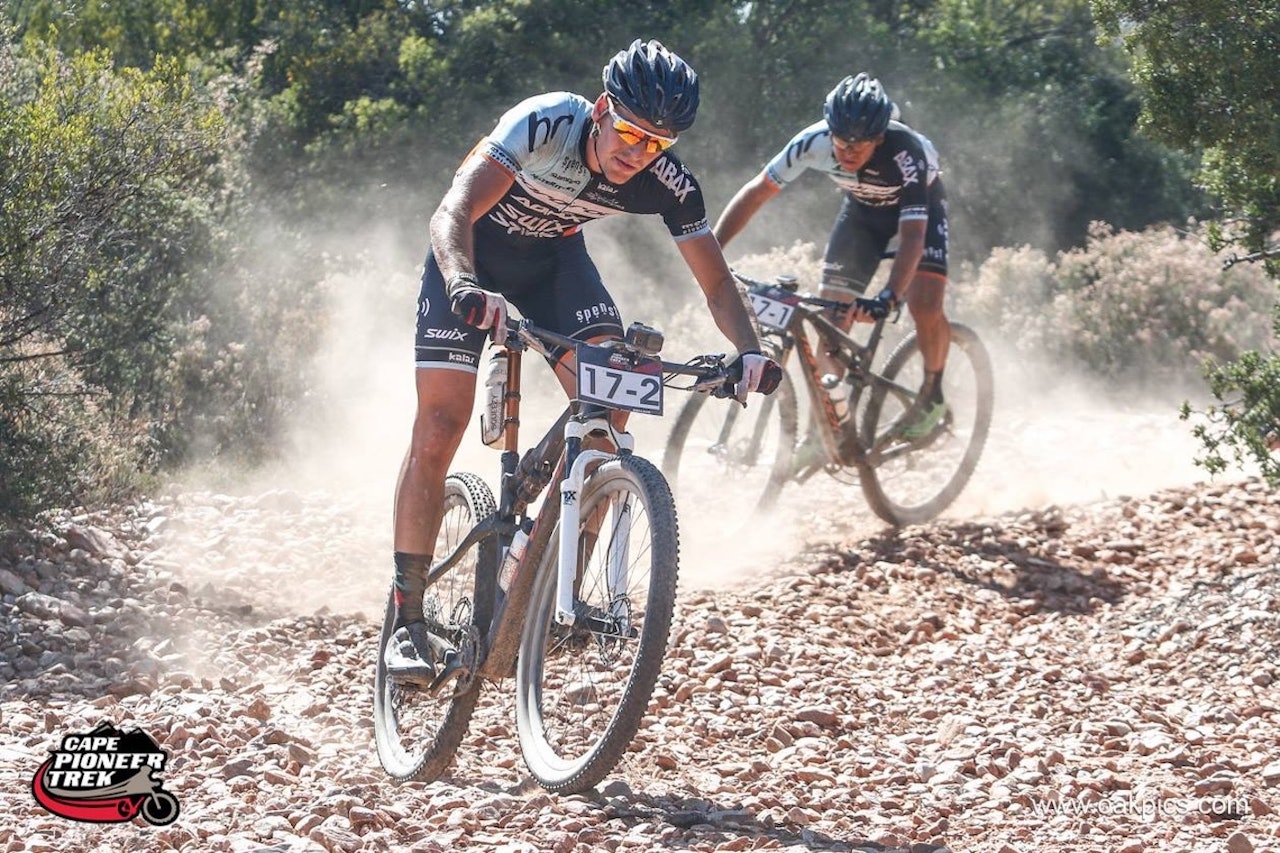 Om han har dagen, marginene og flaksen på sin side, mener Thomas Engelsgjerd (foran) at topp 25 i maraton-VM i Singen i juni 2017. Her fra etapperittet Cape Pioneer Trek i Sør-Afrika i midten av oktober. Foto: Cape Pioneer Trek/ SPORTZPICS Om han har dagen, marginene og flaksen på sin side, mener Thomas Engelsgjerd (foran) at topp 25 i maraton-VM i Singen i juni 2017. Her fra etapperittet Cape Pioneer Trek i Sør-Afrika i midten av oktober. Foto: Cape Pioneer Trek/ SPORTZPICS