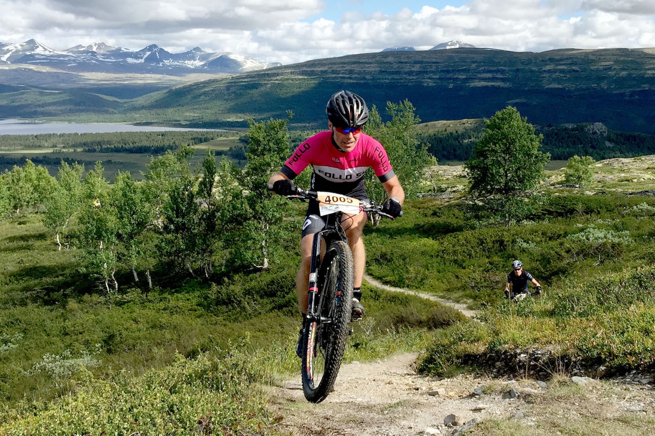 For utenlandske ryttere kan det være spennende å sitte mutters alene og ikke se verken konkurrenter eller tilskuere i lange tider. Foto: Erlend Weikle