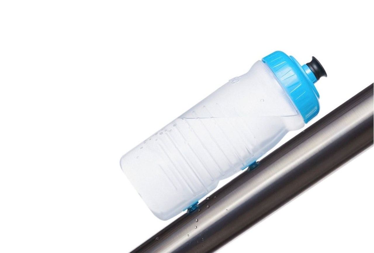 FLASKEHOLDERFRI SONE: Fabric ønsker å fri deg fra flaskeholderen. FLASKEHOLDERFRI SONE: Fabric ønsker å fri deg fra flaskeholderen.