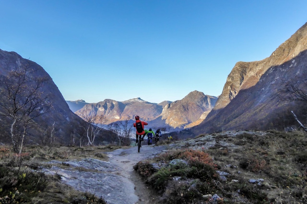 Folven høstfest ble arrangert for første gang sist helg, og selv om det bare var en håndfull deltakere i år, er det potensial for å gjøre arrangementet til en tradisjon. Foto: Matin Bruaset Folven høstfest ble arrangert for første gang sist helg, og selv om det bare var en håndfull deltakere i år, er det potensial for å gjøre arrangementet til en tradisjon. Foto: Matin Bruaset