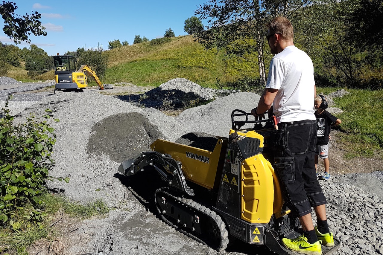 Det er lagt ned mange lange timer i nærmiljøanlegget til Bingsfoss SK, som er et blitt et kinderegg med både rundbaneløype, BMX-bane og akebakke. Foto: Bjørn Holmen Det er lagt ned mange lange timer i nærmiljøanlegget til Bingsfoss SK, som er et blitt et kinderegg med både rundbaneløype, BMX-bane og akebakke. Foto: Bjørn Holmen