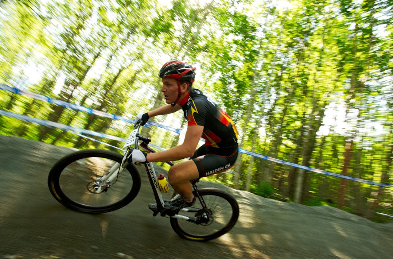Thomas Engelsgjerd bruker SRAM-Liga i Danmark i helga som oppkjøring mot maratonsesongen, både fordi det er god teknisk trening og fordi det er moro å sykle rundbane. Foto: Kristoffer Kippernes Thomas Engelsgjerd bruker SRAM-Liga i Danmark i helga som oppkjøring mot maratonsesongen, både fordi det er god teknisk trening og fordi det er moro å sykle rundbane. Foto: Kristoffer Kippernes