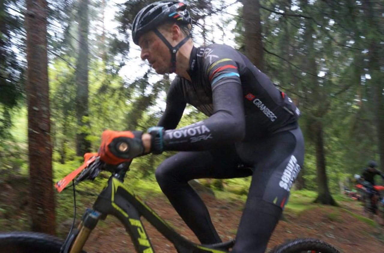 Lars Granberg tok steget opp på pallen for første gang i verdenscupsammenheng. Her fra Terrengsykkelrittet siste helga i mai. Foto: Sepura Toyota racing with Birk Lars Granberg tok steget opp på pallen for første gang i verdenscupsammenheng. Her fra Terrengsykkelrittet siste helga i mai. Foto: Sepura Toyota racing with Birk