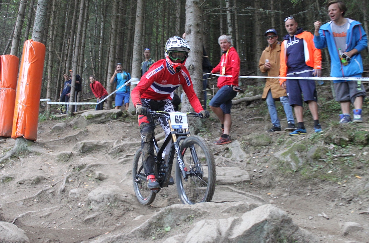 Arrangørklubbens Zakarias Blom Johansen kjørte VM i Hafjell i 2014, og er allerede godt kjent i løypene som skal brukes under NM 2016, som blir et samarbeid mellom SK Rye og Hafjell Bike Park. Foto: NCF Arrangørklubbens Zakarias Blom Johansen kjørte VM i Hafjell i 2014, og er allerede godt kjent i løypene som skal brukes under NM 2016, som blir et samarbeid mellom SK Rye og Hafjell Bike Park. Foto: NCF