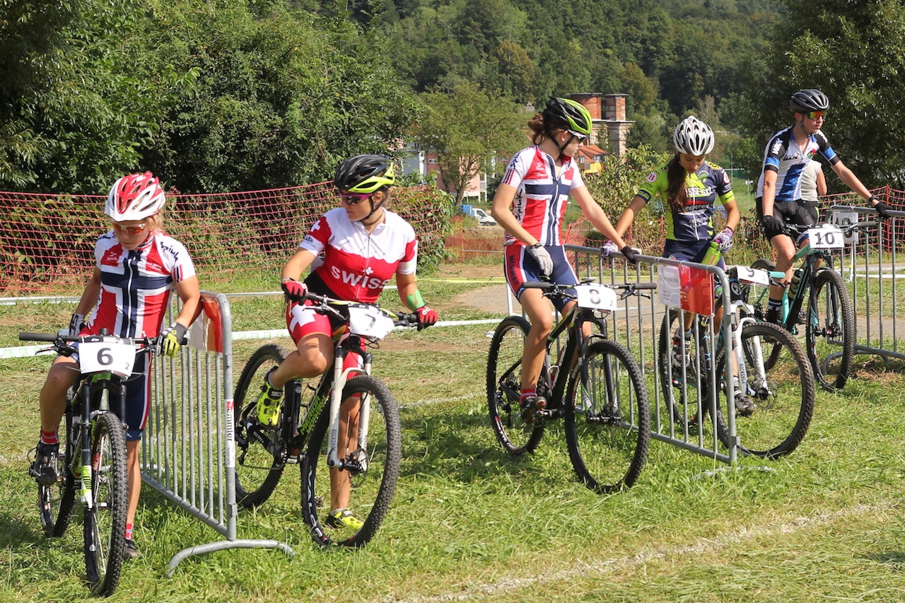 Helene Fosseholm (til venstre) og Tuva Siggerud på startstreken under Ungdoms-EM i Østerrike i august. Mesterskapet er en mulighet til å matche seg internasjonalt før junioralder. Foto: Kent Siggerud Helene Fosseholm (til venstre) og Tuva Siggerud på startstreken under Ungdoms-EM i Østerrike i august. Mesterskapet er en mulighet til å matche seg internasjonalt før junioralder. Foto: Kent Siggerud