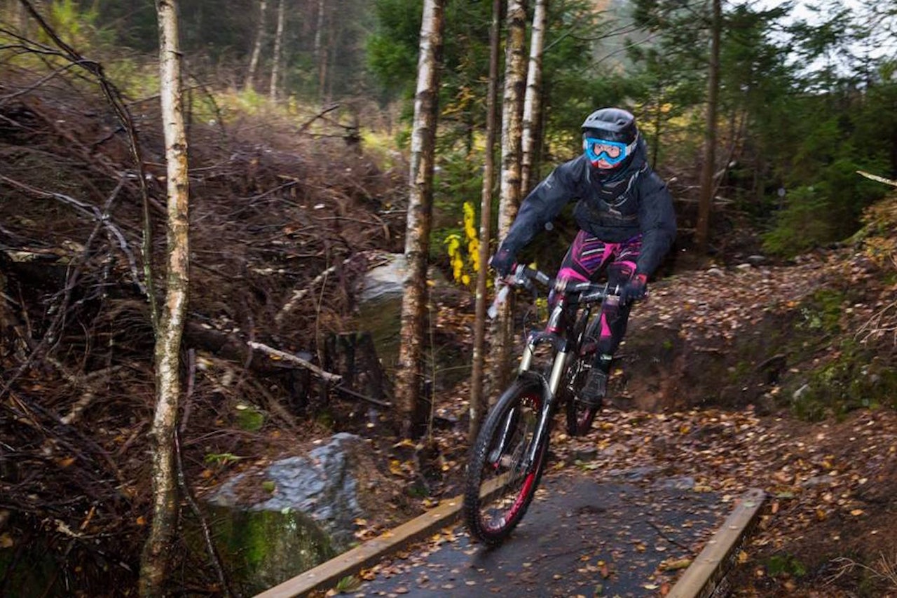 På lørdag blir det sesongavslutning med ny utforkonkurranse i Kjerringåsen DH. Foto: Tore Sveen/Eventfotografene På lørdag blir det sesongavslutning med ny utforkonkurranse i Kjerringåsen DH. Foto: Tore Sveen/Eventfotografene