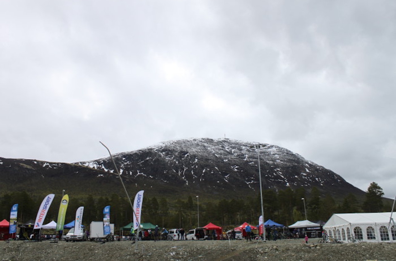Oppdal stilte med kjølige forhold til dagens Norgescuprunde i rundbane. Foto: NCF