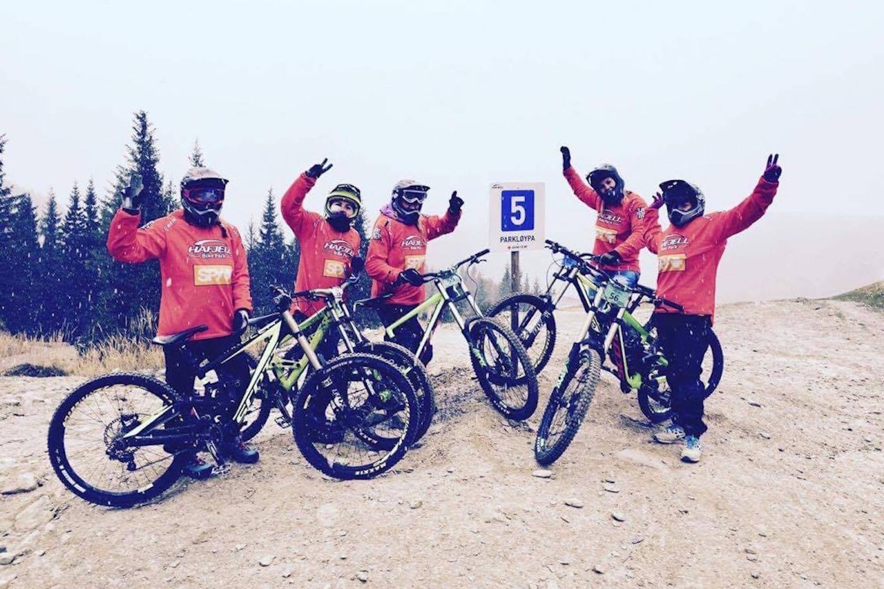 Søndag morgen snødde det på jentene til IVRIGs sykkelcamp i Hafjell, men stemningen var upåklagelig selv om det ble litt kjølig i heisen. Foto: Martine Staubo Søndag morgen snødde det på jentene til IVRIGs sykkelcamp i Hafjell, men stemningen var upåklagelig selv om det ble litt kjølig i heisen. Foto: Martine Staubo