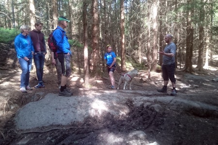 BEFARING: Mange stilte opp på befaring av Terrengsykkelløypa i dag, men ikke de ivrigste kritikerne i Østmarkas Venner. BEFARING: Mange stilte opp på befaring av Terrengsykkelløypa i dag, men ikke de ivrigste kritikerne i Østmarkas Venner.