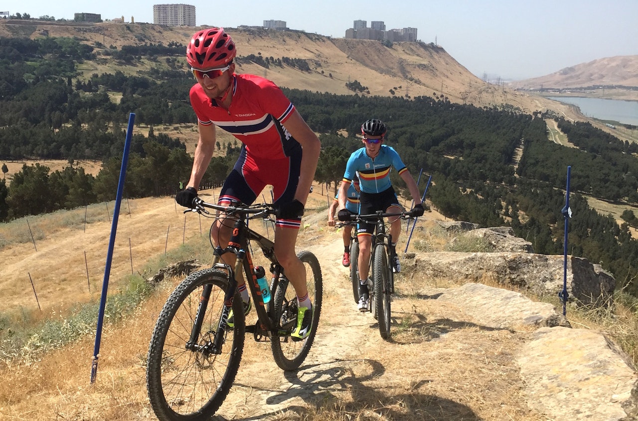 Sondre Kristiansen på løypebefaring i rundbanetraséen som skal brukes på European Games i Baku i morgen. Foto: Eddy Knudsen Storsæter Sondre Kristiansen på løypebefaring i rundbanetraséen som skal brukes på European Games i Baku i morgen. Foto: Eddy Knudsen Storsæter