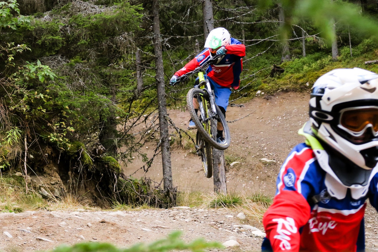 Noah Heieren er av mange unge ivrige utforsyklister i SK Rye, som opplever en oppsving i interessen for heisbasert sykling. Foto: Bendik Stubstad Henriksen Noah Heieren er av mange unge ivrige utforsyklister i SK Rye, som opplever en oppsving i interessen for heisbasert sykling. Foto: Bendik Stubstad Henriksen