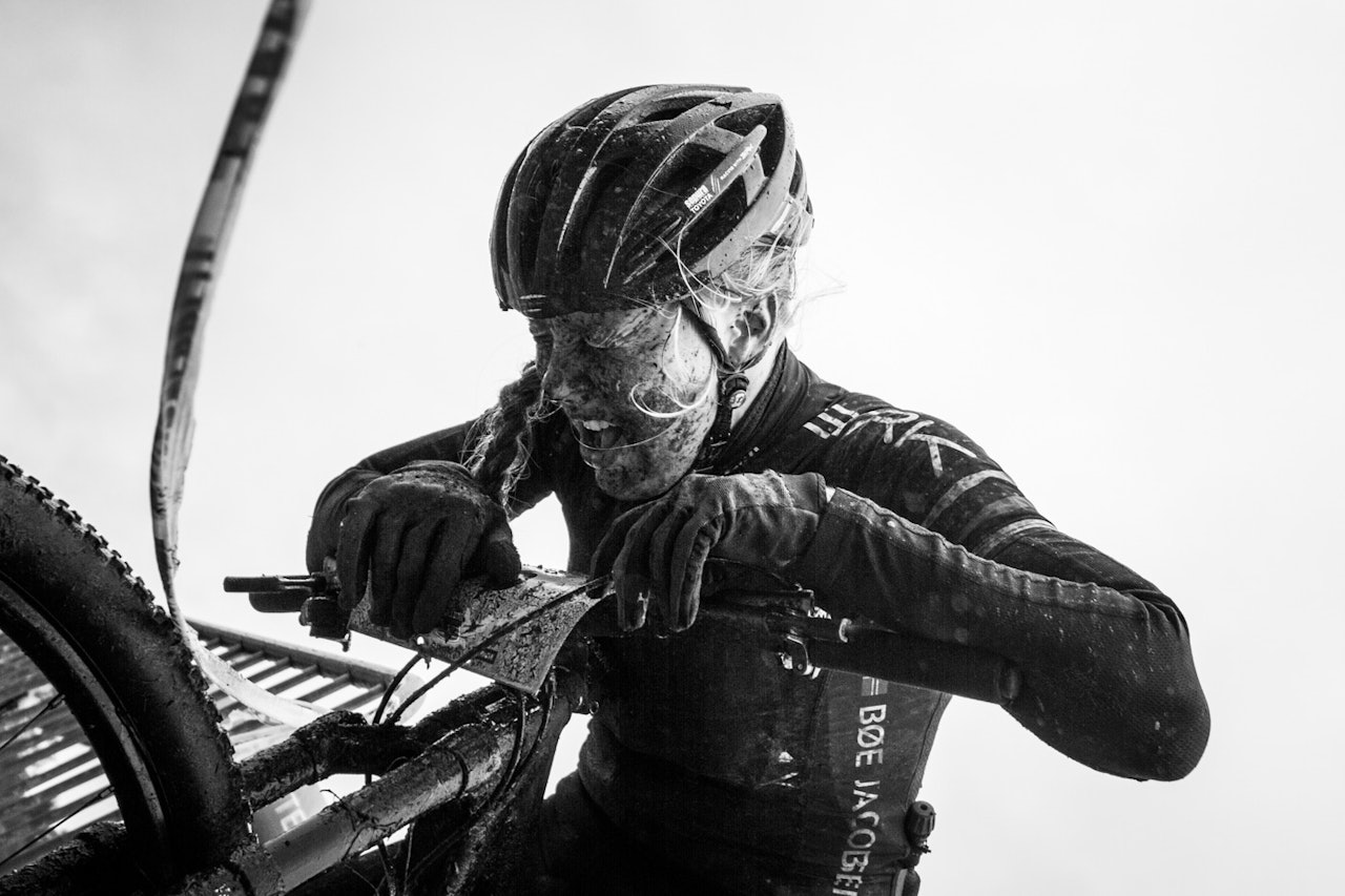 SLUTTKJØRT: Ingrid Sofie Bøe Jacobsen var absolutt tom etter nesten fem og en halv time i Østmarka. (foto: Snorre Veggan) SLUTTKJØRT: Ingrid Sofie Bøe Jacobsen var absolutt tom etter nesten fem og en halv time i Østmarka. (foto: Snorre Veggan)