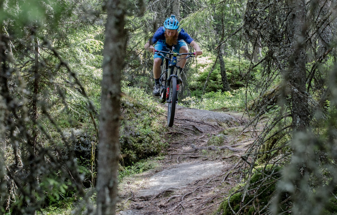 TAR ANSVAR: Aslak Mørstad jobber med Grenserittet om det nye ultrarittet, og lover mye sti. Foto: Christian Nerdrum TAR ANSVAR: Aslak Mørstad jobber med Grenserittet om det nye ultrarittet, og lover mye sti. Foto: Christian Nerdrum
