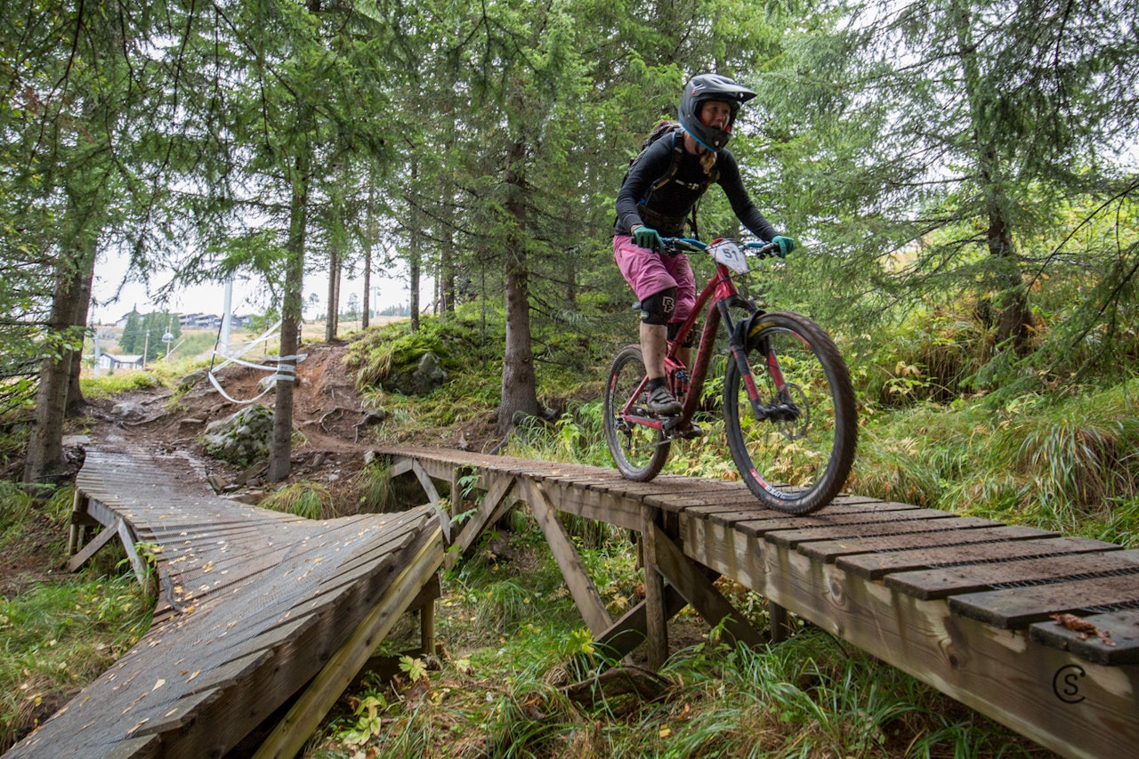 Anette Røssum Bastnes under Hafjell Enduro 17. september. Rittet var finalen i den norske 80/20-serien. Foto: Sylvain Cavatz Anette Røssum Bastnes under Hafjell Enduro 17. september. Rittet var finalen i den norske 80/20-serien. Foto: Sylvain Cavatz