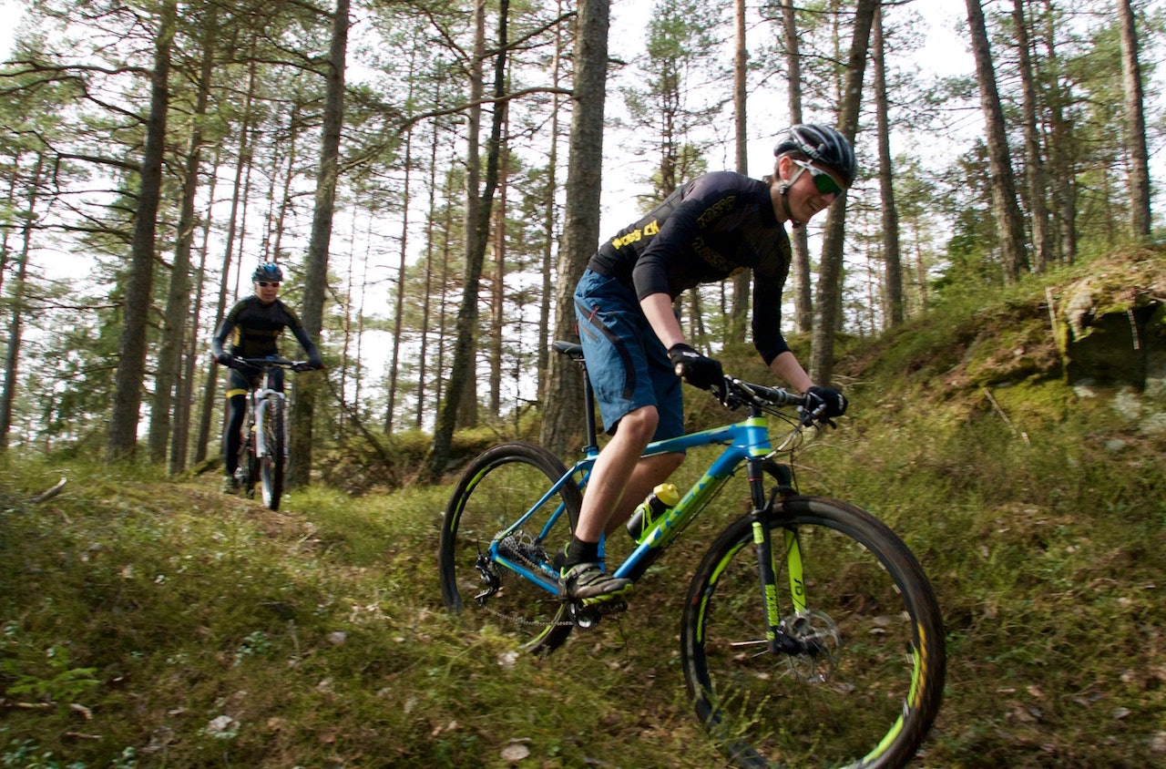 Kristoffer og Marianne Sandaker er allerede blitt lommekjente i klubbens nye rundbaneløype. Foto: Jon Petter Sandaker  Kristoffer og Marianne Sandaker er allerede blitt lommekjente i klubbens nye rundbaneløype. Foto: Jon Petter Sandaker