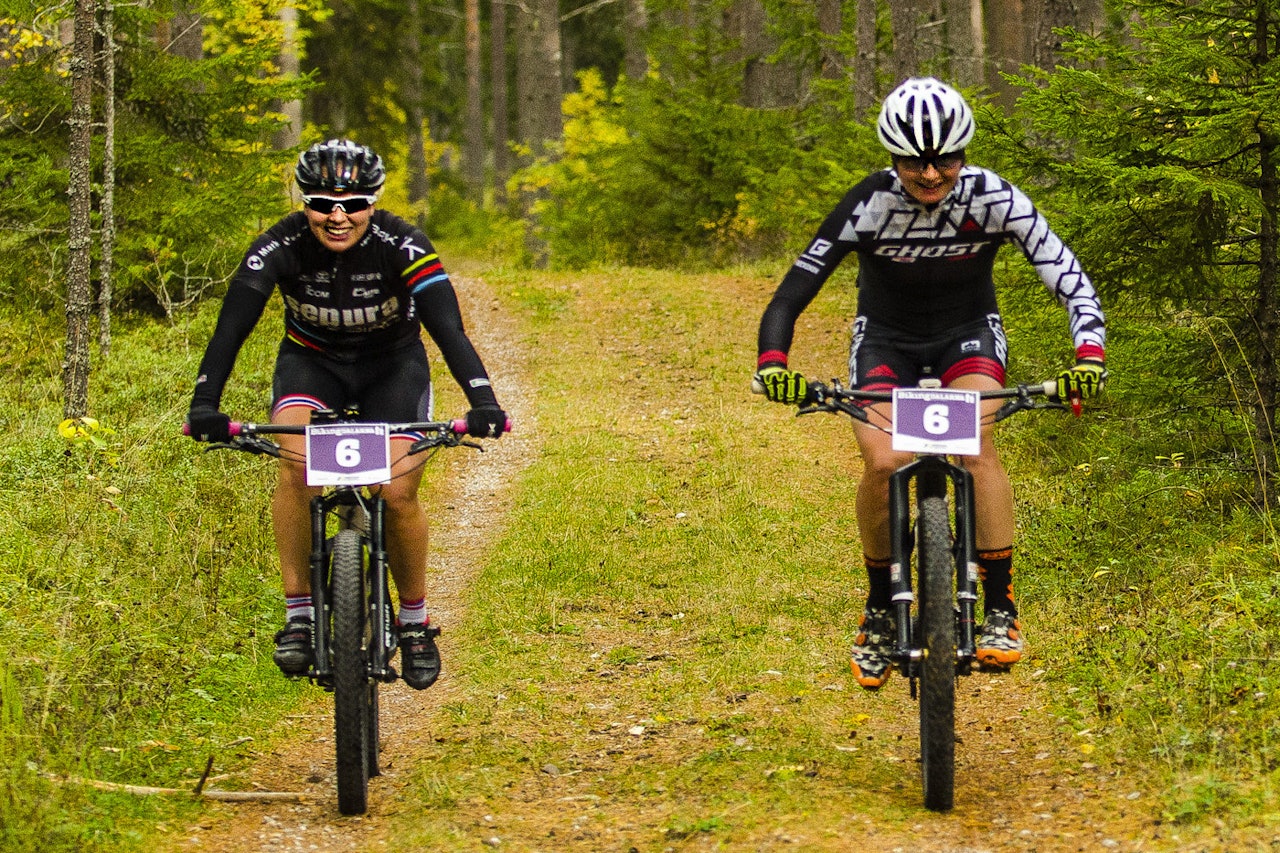 Ingrid Sofie Bøe Jacobsen (til venstre) og Alexandra Engen vant det fire dager lange etapperittet Biking Dalarna Testlopp med over 2.5 times margin. Foto: Tom Lindström Ingrid Sofie Bøe Jacobsen (til venstre) og Alexandra Engen vant det fire dager lange etapperittet Biking Dalarna Testlopp med over 2.5 times margin. Foto: Tom Lindström