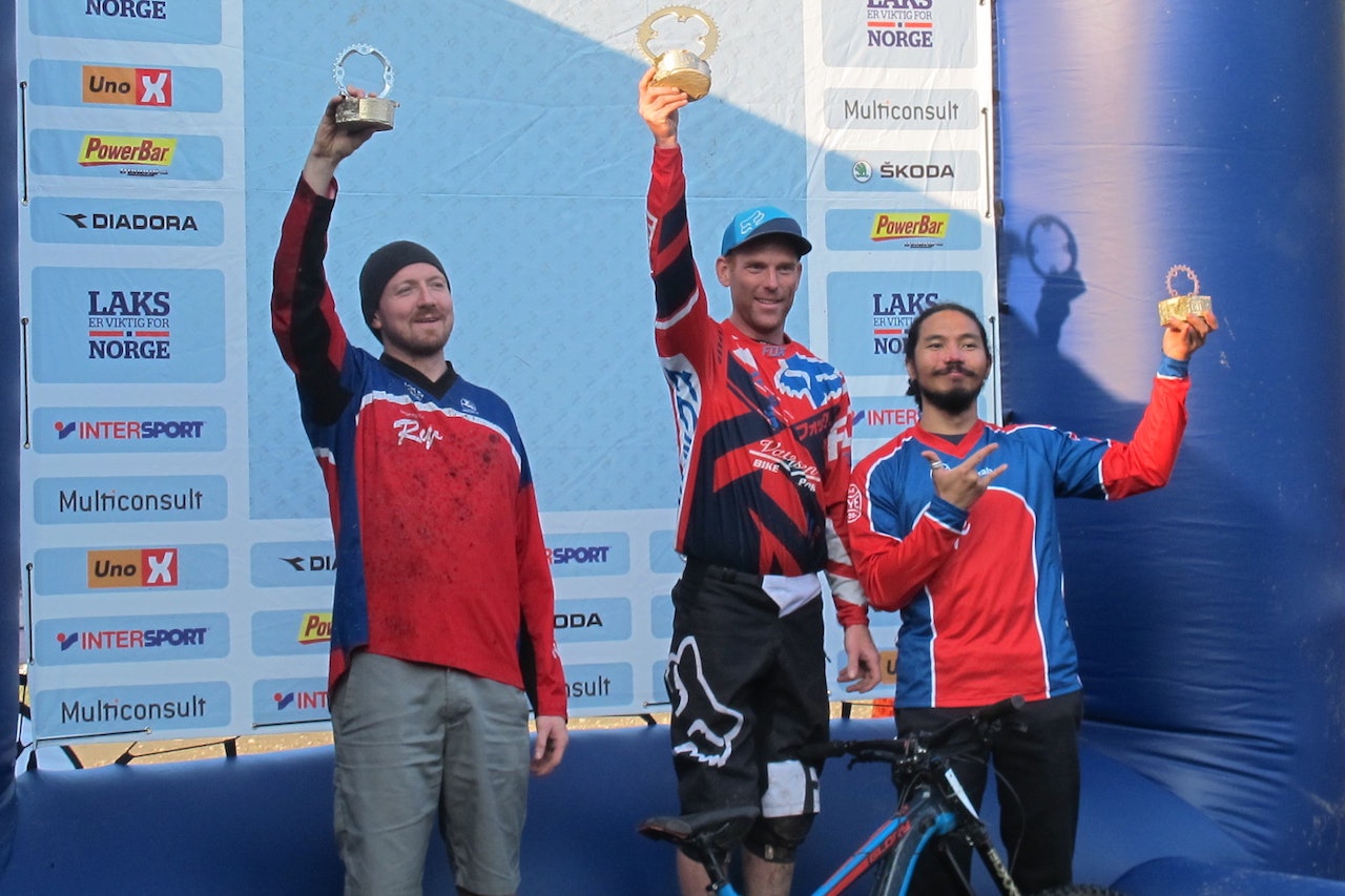 Nesten storeslem til SK Rye i Menn Master under finalerunden i den felles skandinaviske utforcupen, som gikk i Kjerringåsen. Fra venstre: Pål Standal, svenske Fredrik Haglund og Erik Folkestad. Frank Seidel fra SK Rye ble nummer fire. Foto. Arrangøren Nesten storeslem til SK Rye i Menn Master under finalerunden i den felles skandinaviske utforcupen, som gikk i Kjerringåsen. Fra venstre: Pål Standal, svenske Fredrik Haglund og Erik Folkestad. Frank Seidel fra SK Rye ble nummer fire. Foto. Arrangøren