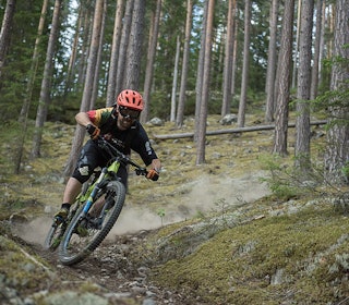 STIHODE: Ove Grøndal i Trailhead Nesbyen er ikke snau på sykkelen selv, og viser gladelig frem godsakene i Nesbyen. Bilde: Vegard Breie STIHODE: Ove Grøndal i Trailhead Nesbyen er ikke snau på sykkelen selv, og viser gladelig frem godsakene i Nesbyen. Bilde: Vegard Breie