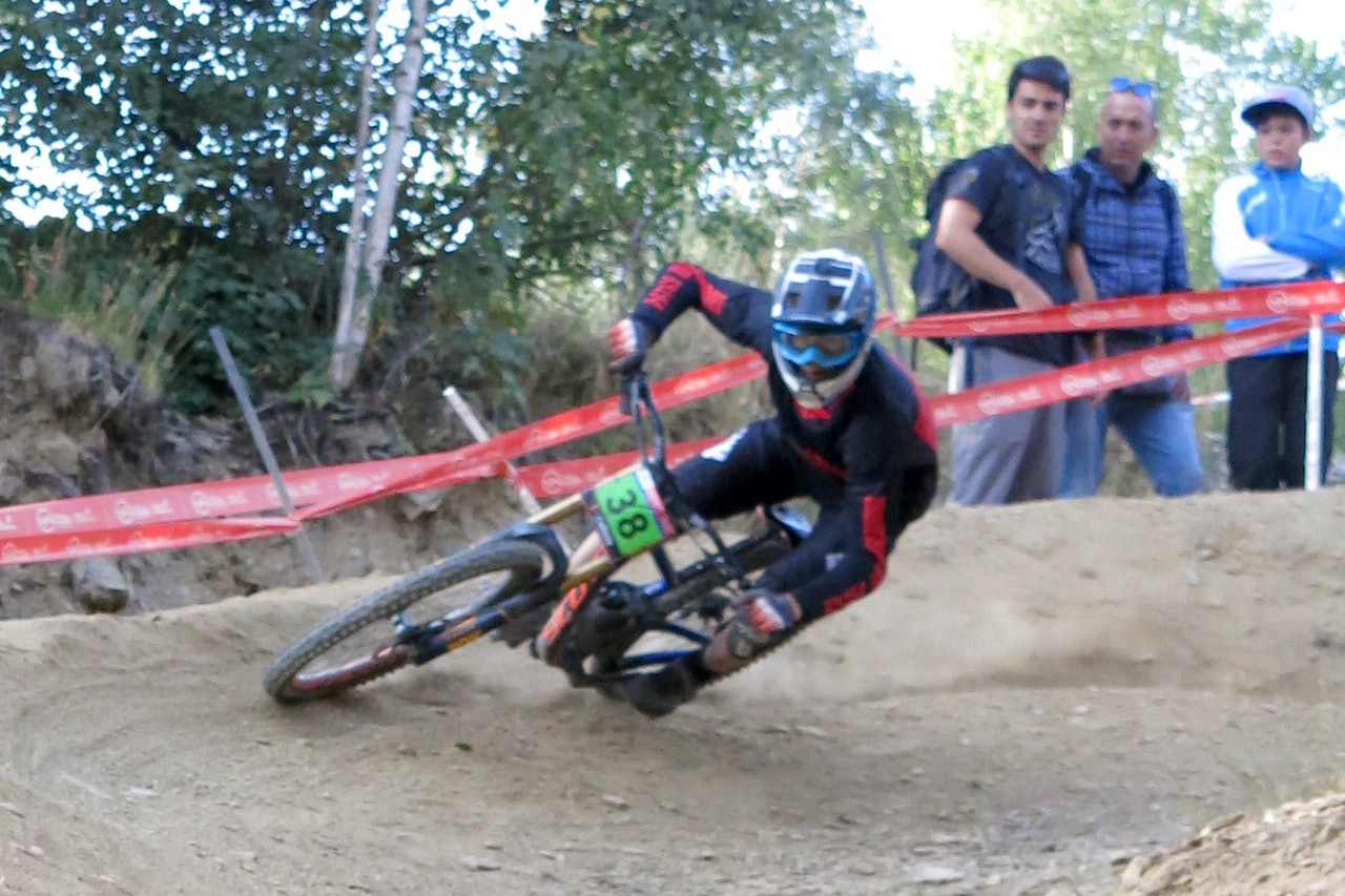 Simen Smestad leder juniorklassen med 870 poeng i forkant av siste runde i den felles skandinaviske utforcupen, men i de andre klassene kan stillingen rokeres på helgas finalerunde. Foto: Vera Leivsdottir Simen Smestad leder juniorklassen med 870 poeng i forkant av siste runde i den felles skandinaviske utforcupen, men i de andre klassene kan stillingen rokeres på helgas finalerunde. Foto: Vera Leivsdottir
