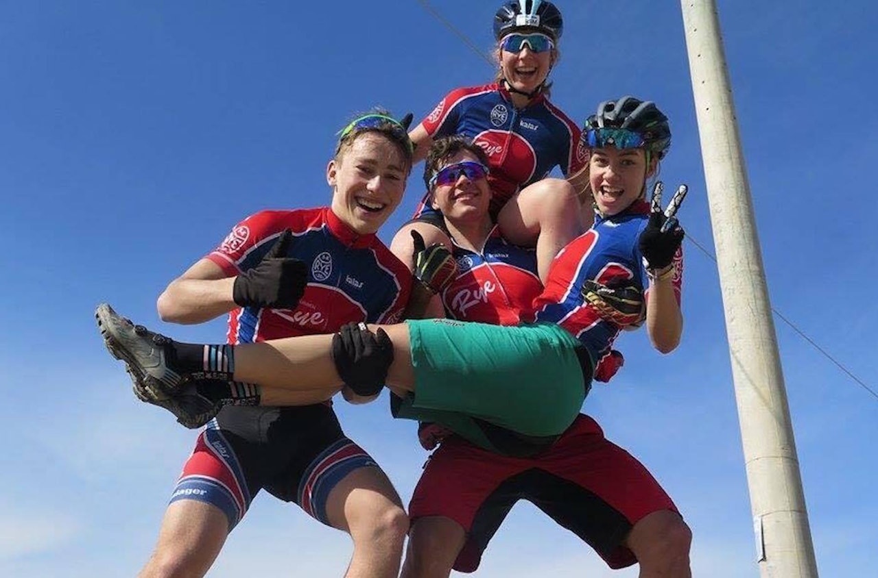 Marit Sveen (foran) og Torjus Bern Hansen (midten) fra SK Rye elite sesongdebuterer i Hellas denne helga. Elisabeth Sveum (bak) er forkjøla og står over, mens Andreas Baardseth (til venstre) er med som langer og servicemann. Foto: SK Rye Marit Sveen (foran) og Torjus Bern Hansen (midten) fra SK Rye elite sesongdebuterer i Hellas denne helga. Elisabeth Sveum (bak) er forkjøla og står over, mens Andreas Baardseth (til venstre) er med som langer og servicemann. Foto: SK Rye