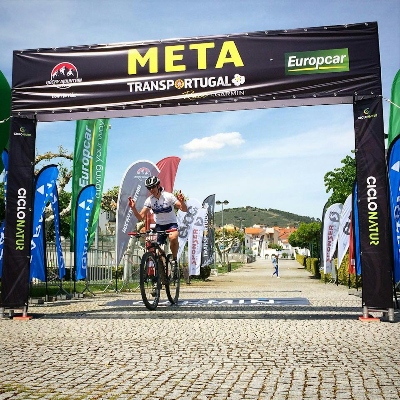 RASKEST: Kate Aardal ville oppleve å lede TransPortugal. Hun løste oppgaven ved å gå til fra start. Foto: Arrangøren. RASKEST: Kate Aardal ville oppleve å lede TransPortugal. Hun løste oppgaven ved å gå til fra start. Foto: Arrangøren.