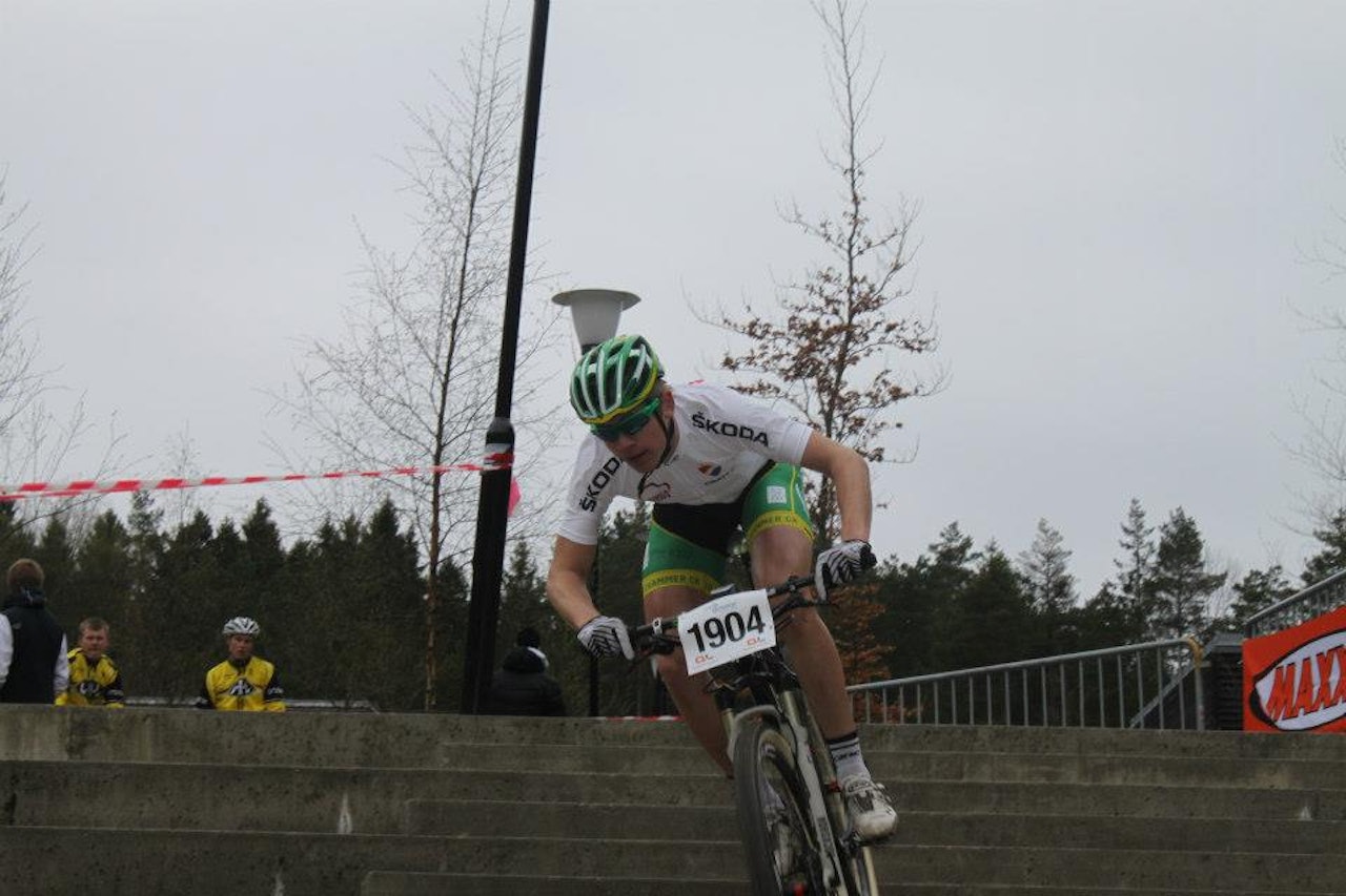 I GULT: Etter helgens sterke kjøring, kunne Edvard Vea Iversen skifte ut den hvite ungdomstrøyen med den gjeve gule ledertrøyen i norgescupen. Foto: Else Marie Sæter I GULT: Etter helgens sterke kjøring, kunne Edvard Vea Iversen skifte ut den hvite ungdomstrøyen med den gjeve gule ledertrøyen i norgescupen. Foto: Else Marie Sæter