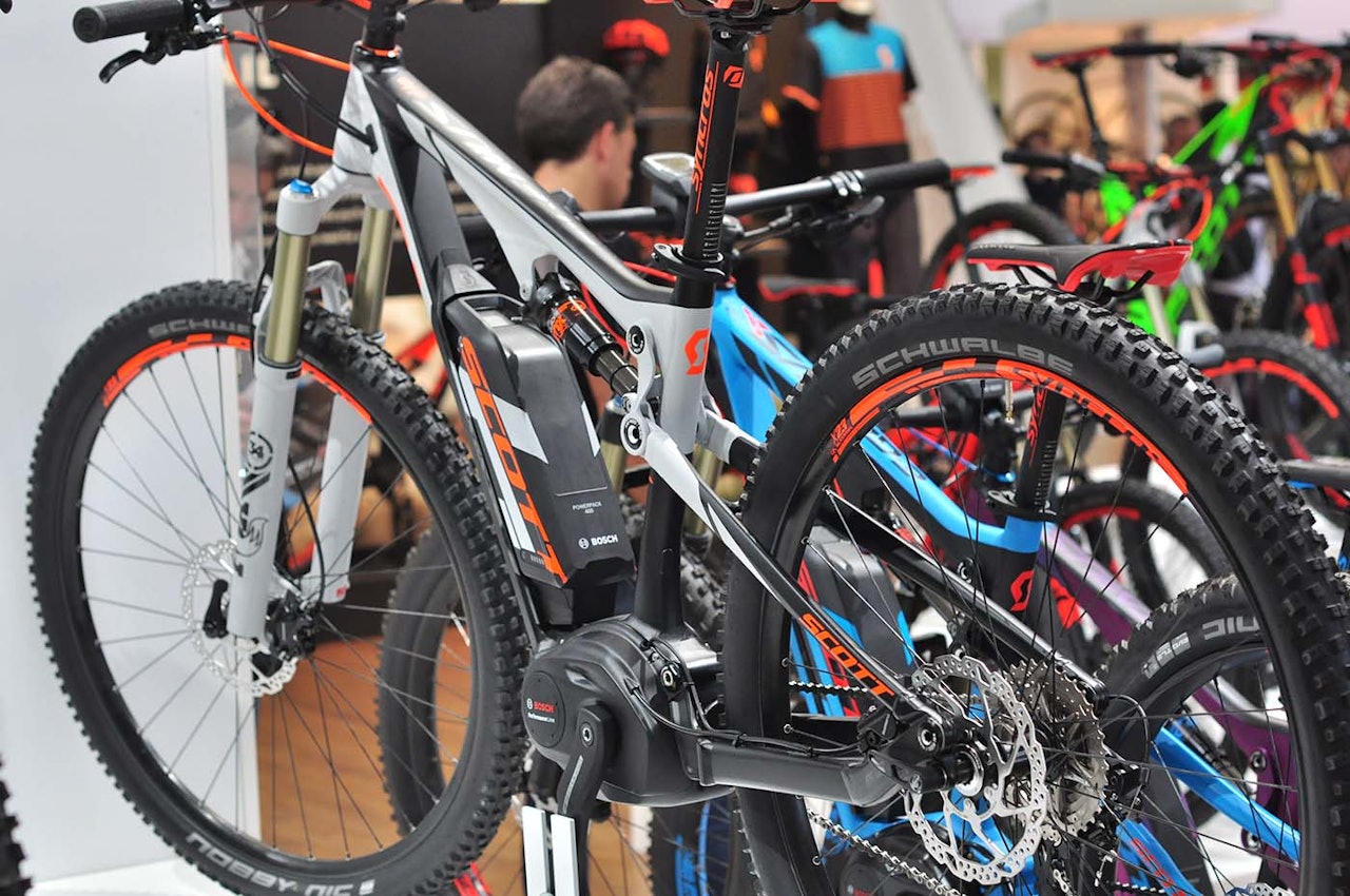 SYKLER MED MOTOR: Det er fortsatt usikkert om det er lov med elsykler eller ikke og syklistenes meninger er delt. er det lov med elsykkel på sti