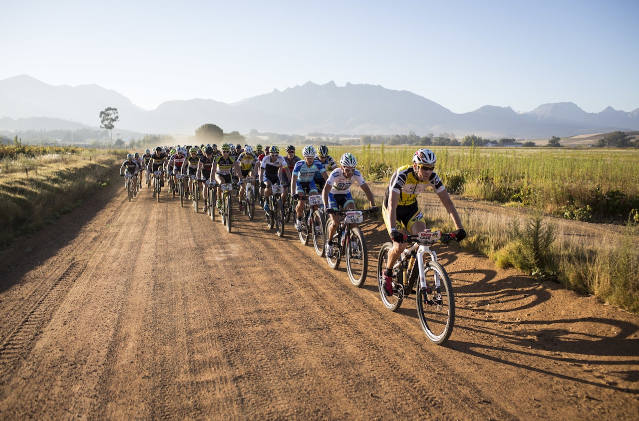 Siste etappen på Cape Epic 2015 besto av mye grov og tung grusveg og Birken-taktikk, forteller Lars Granberg på iHus 1. Foto: Nick Muzik/Cape Epic/Sportzpics Siste etappen på Cape Epic 2015 besto av mye grov og tung grusveg og Birken-taktikk, forteller Lars Granberg på iHus 1. Foto: Nick Muzik/Cape Epic/Sportzpics