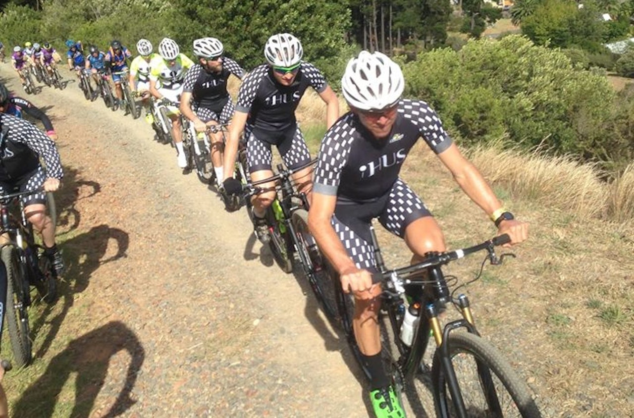 Elitegutta på iHus Racing 1 og 2 fikk et brutalt møte med første skikkelige etappe på Cape Epic, som for øvrig også er rittets tøffeste. Foto: iHus Racing Elitegutta på iHus Racing 1 og 2 fikk et brutalt møte med første skikkelige etappe på Cape Epic, som for øvrig også er rittets tøffeste. Foto: iHus Racing