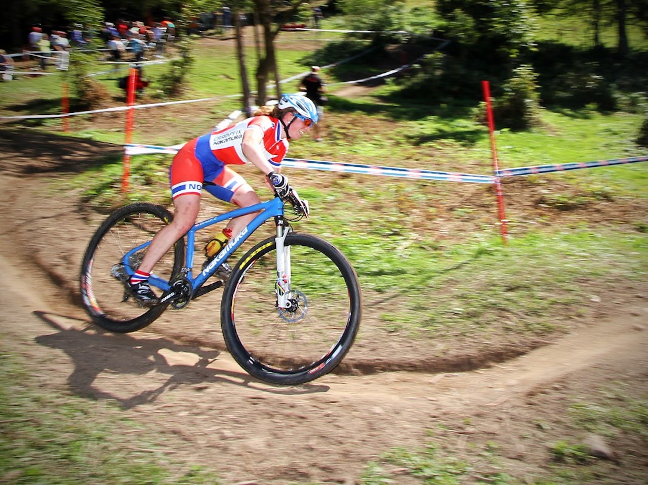 TØFT SOM SENIOR: Å debutere i verdenscupens eliteklasse, er ikke å spøke med. I år er Elisabeth bedre forberedt enn noen gang. Foto: www.elisabethsveum.no TØFT SOM SENIOR: Å debutere i verdenscupens eliteklasse, er ikke å spøke med. I år er Elisabeth bedre forberedt enn noen gang. Foto: www.elisabethsveum.no
